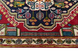 Central medallion detail of 2000s Shiraz rug from Iran / Persia