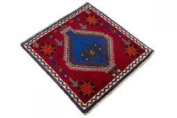 Close-up detail of 2000s Shiraz rug from Iran / Persia showing Wool weave