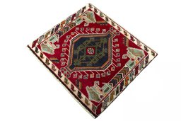 Corner detail of 2000s Shiraz rug showing border pattern and Wool pile