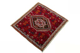 Close-up detail of 2000s Shiraz rug from Iran / Persia showing Wool weave