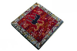 Close-up detail of 2000s Shiraz rug from Iran / Persia showing Wool weave