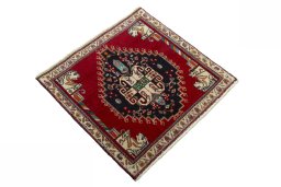 Close-up detail of 2000s Shiraz rug from Iran / Persia showing Wool weave