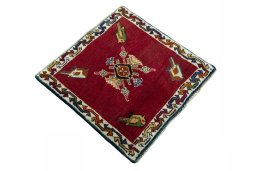 Close-up detail of 2000s Shiraz rug from Iran / Persia showing Wool weave