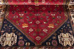 Close-up detail of 1970s Shiraz rug from Iran / Persia showing Wool weave