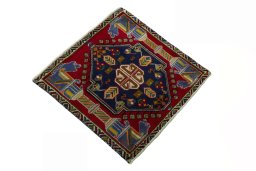 Close-up detail of 2000s Shiraz rug from Iran / Persia showing Wool weave