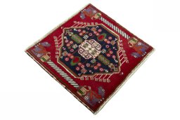 Close-up detail of 2000s Shiraz rug from Iran / Persia showing Wool weave