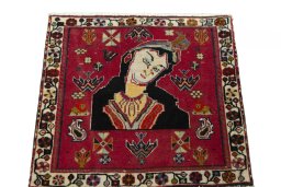 Surface texture of 2000s Shiraz rug with natural Wool and intricate pattern
