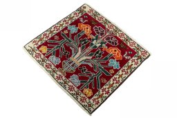 Corner detail of 2000s Shiraz rug showing border pattern and Wool pile