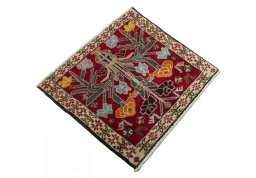 Close-up detail of 2000s Shiraz rug from Iran / Persia showing Wool weave