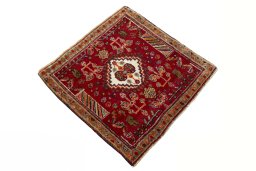 Close-up detail of 2000s Shiraz rug from Iran / Persia showing Wool weave