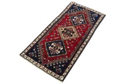Corner detail of New Shiraz rug showing border pattern and Wool pile