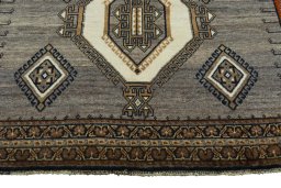 Central medallion detail of 2000s Shiraz rug from Iran / Persia