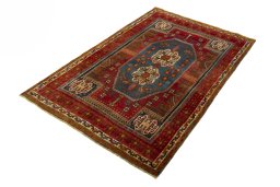 Corner detail of 2000s Shiraz rug showing border pattern and Wool pile