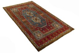Close-up detail of 2000s Shiraz rug from Iran / Persia showing Wool weave