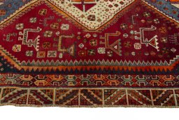 Close-up detail of 2000s Shiraz rug from Iran / Persia showing Wool weave