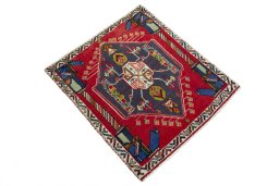 Close-up detail of 2000s Shiraz rug from Iran / Persia showing Wool weave