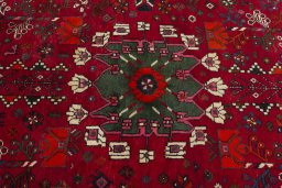 Central medallion detail of 2000s Shiraz rug from Iran / Persia