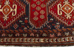 Close-up detail of 2000s Shiraz rug from Iran / Persia showing Wool weave
