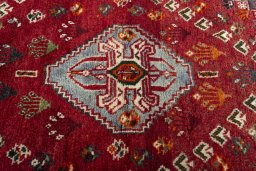 Central medallion detail of 2000s Shiraz rug from Iran / Persia