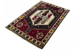 Corner detail of 2000s Shiraz rug showing border pattern and Wool pile