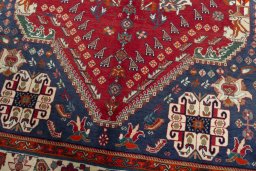 Close-up detail of 1970s Shiraz rug from Iran / Persia showing Wool weave