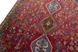 Backside of handmade 1970s Shiraz rug showing knot structure and weave density