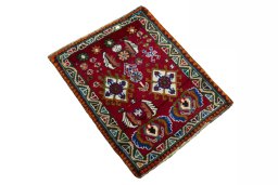 Close-up detail of 2000s Shiraz rug from Iran / Persia showing Wool weave