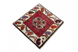 Close-up detail of 2000s Shiraz rug from Iran / Persia showing Wool weave