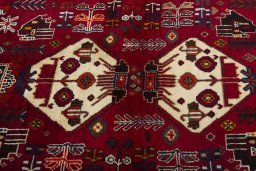 Central medallion detail of 2000s Shiraz rug from Iran / Persia