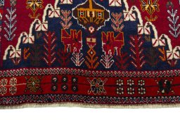 Close-up detail of 2000s Shiraz rug from Iran / Persia showing Wool weave