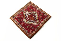 Close-up detail of 2000s Shiraz rug from Iran / Persia showing Wool weave