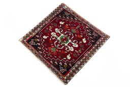 Corner detail of 2000s Shiraz rug showing border pattern and Wool pile