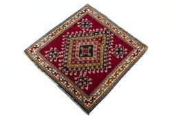 Corner detail of 2000s Shiraz rug showing border pattern and Wool pile