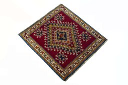Close-up detail of 2000s Shiraz rug from Iran / Persia showing Wool weave
