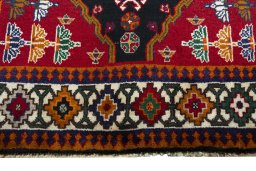 Central medallion detail of 2000s Shiraz rug from Iran / Persia