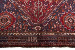 Close-up detail of 1970s Shiraz rug from Iran / Persia showing Wool weave