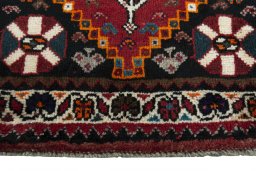 Central medallion detail of 2000s Shiraz rug from Iran / Persia