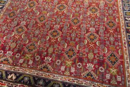 Close-up detail of 2000s Shiraz rug from Iran / Persia showing Wool weave