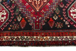 Central medallion detail of 2000s Shiraz rug from Iran / Persia