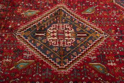 Central medallion detail of 2000s Shiraz rug from Iran / Persia