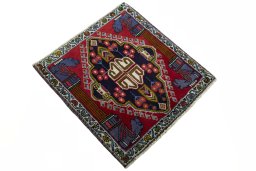 Close-up detail of 2000s Shiraz rug from Iran / Persia showing Wool weave