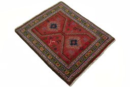Close-up detail of 2000s Shiraz rug from Iran / Persia showing Wool weave