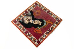 Close-up detail of 2000s Shiraz rug from Iran / Persia showing Wool weave