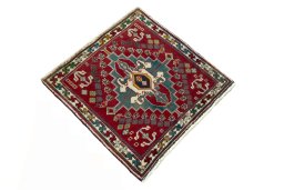 Close-up detail of 2000s Shiraz rug from Iran / Persia showing Wool weave