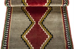 Full view of 2000s Shiraz rug from Iran / Persia, 123 × 78 cm in Beige tones