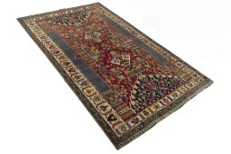 Close-up detail of 2000s Shiraz rug from Iran / Persia showing Wool weave