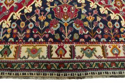 Central medallion detail of 2000s Shiraz rug from Iran / Persia