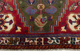 Central medallion detail of 2000s Shiraz rug from Iran / Persia