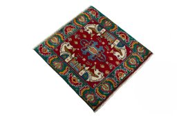 Close-up detail of 2000s Shiraz rug from Iran / Persia showing Wool weave