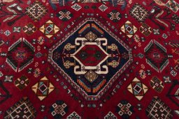 Central medallion detail of 2000s Shiraz rug from Iran / Persia